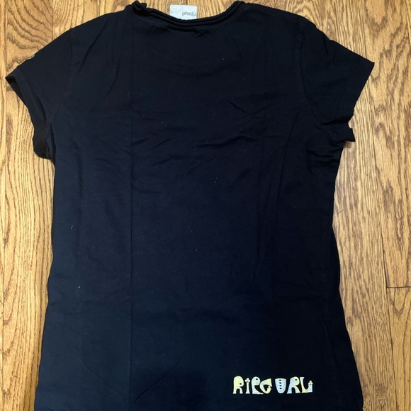 3/$25 Rip curl black T-shirt with print. Size small. - Picture 2 of 3